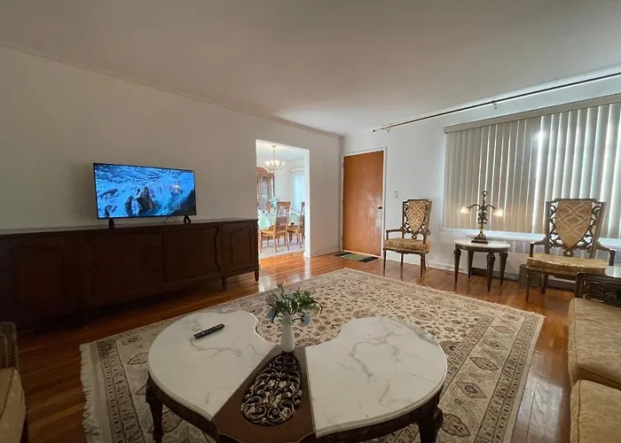 Luxury Two Bedroom Apartment In A Private House