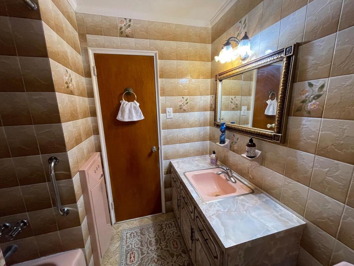 Luxury Two Bedroom In A Private House Apartment *